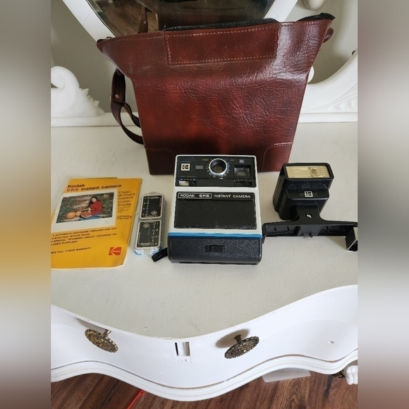 Kodak ek6 instant camera with accessories. - Picture 5 of 5